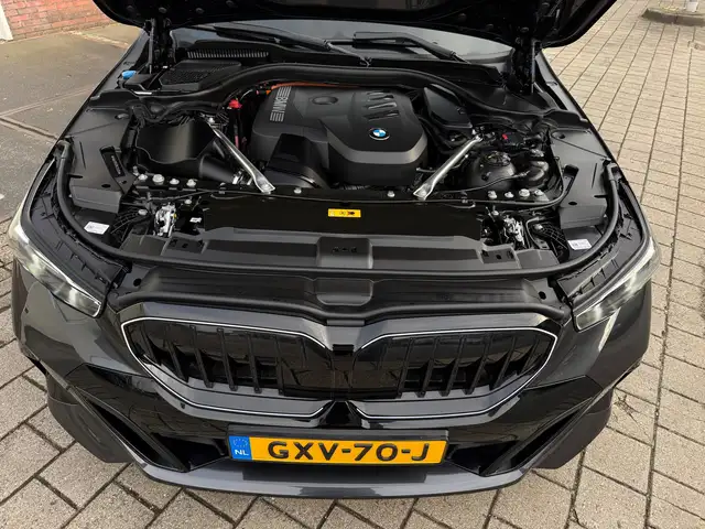 BMW 5 Series view 25