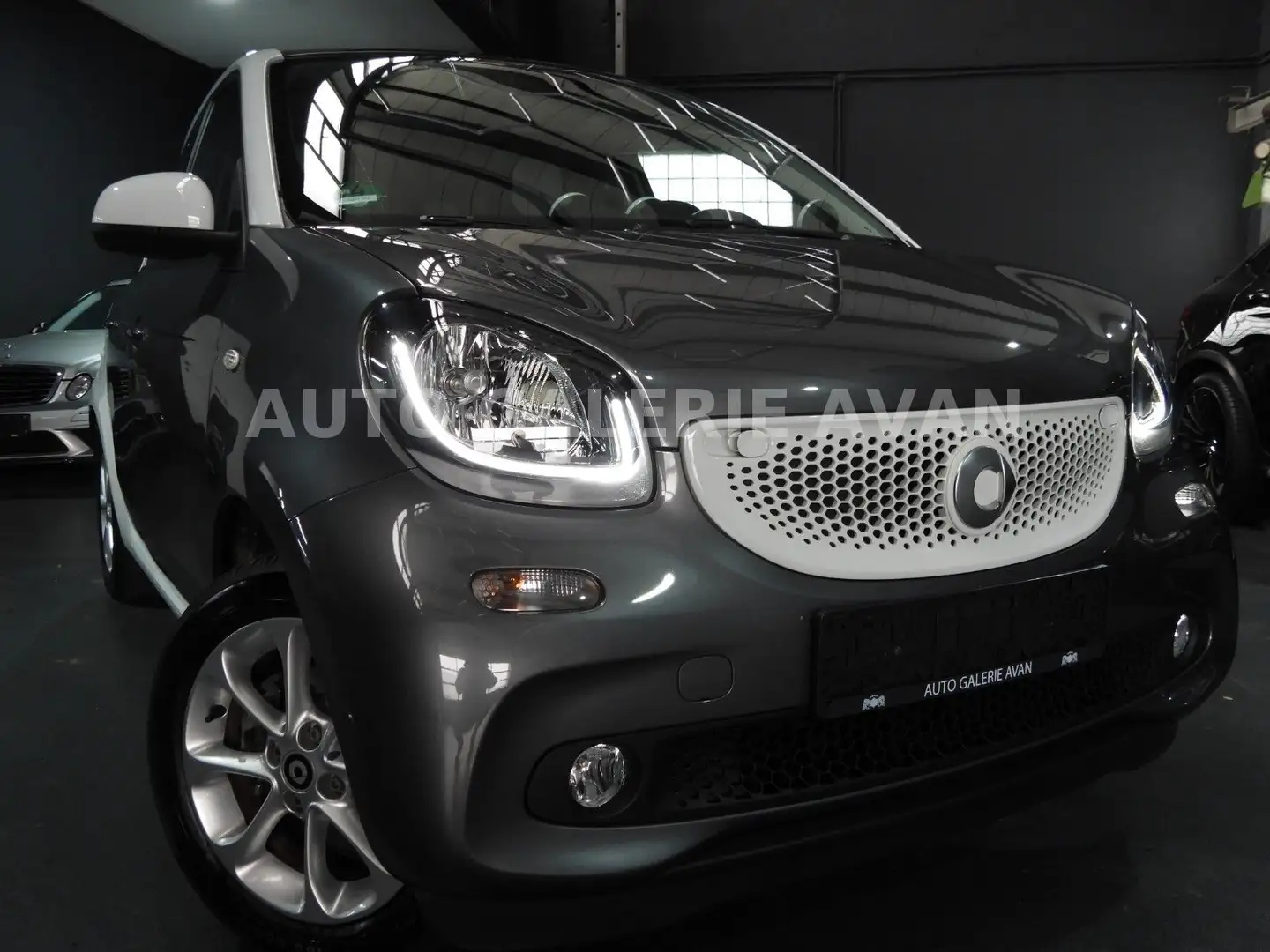 smart forFour Gris - 1
