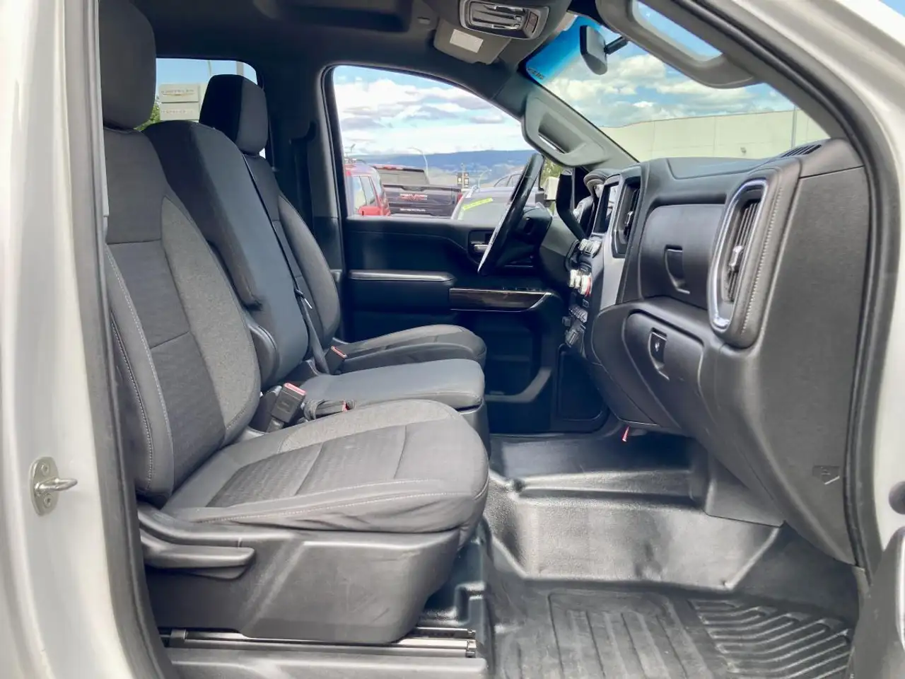 GMC Sierra 3500HD photo GMC Sierra 3500HD