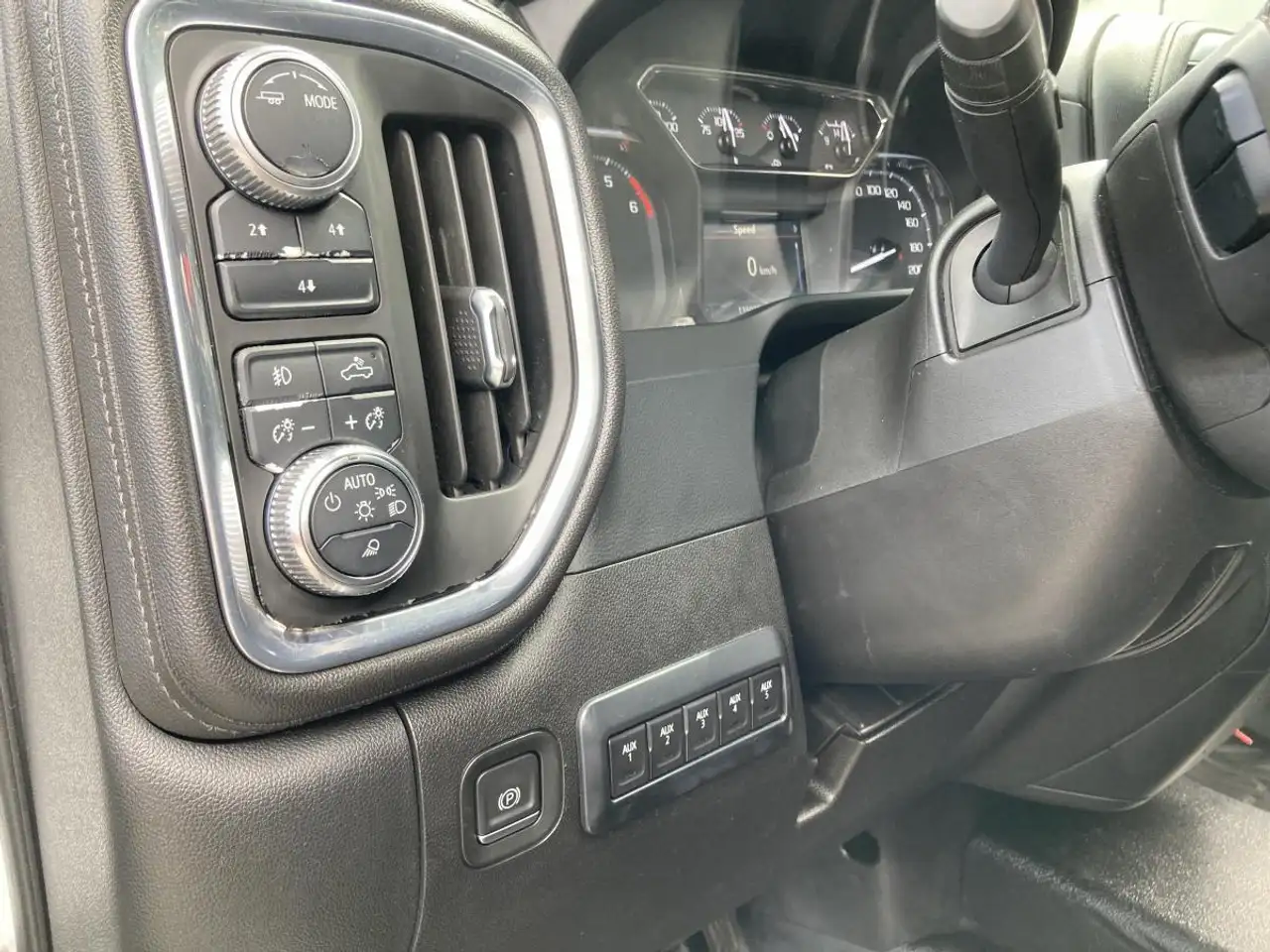 GMC Sierra 3500HD photo GMC Sierra 3500HD