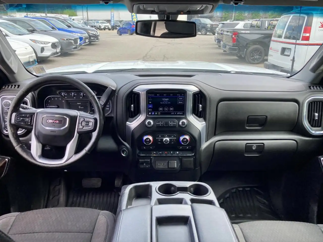 GMC Sierra 3500HD photo GMC Sierra 3500HD