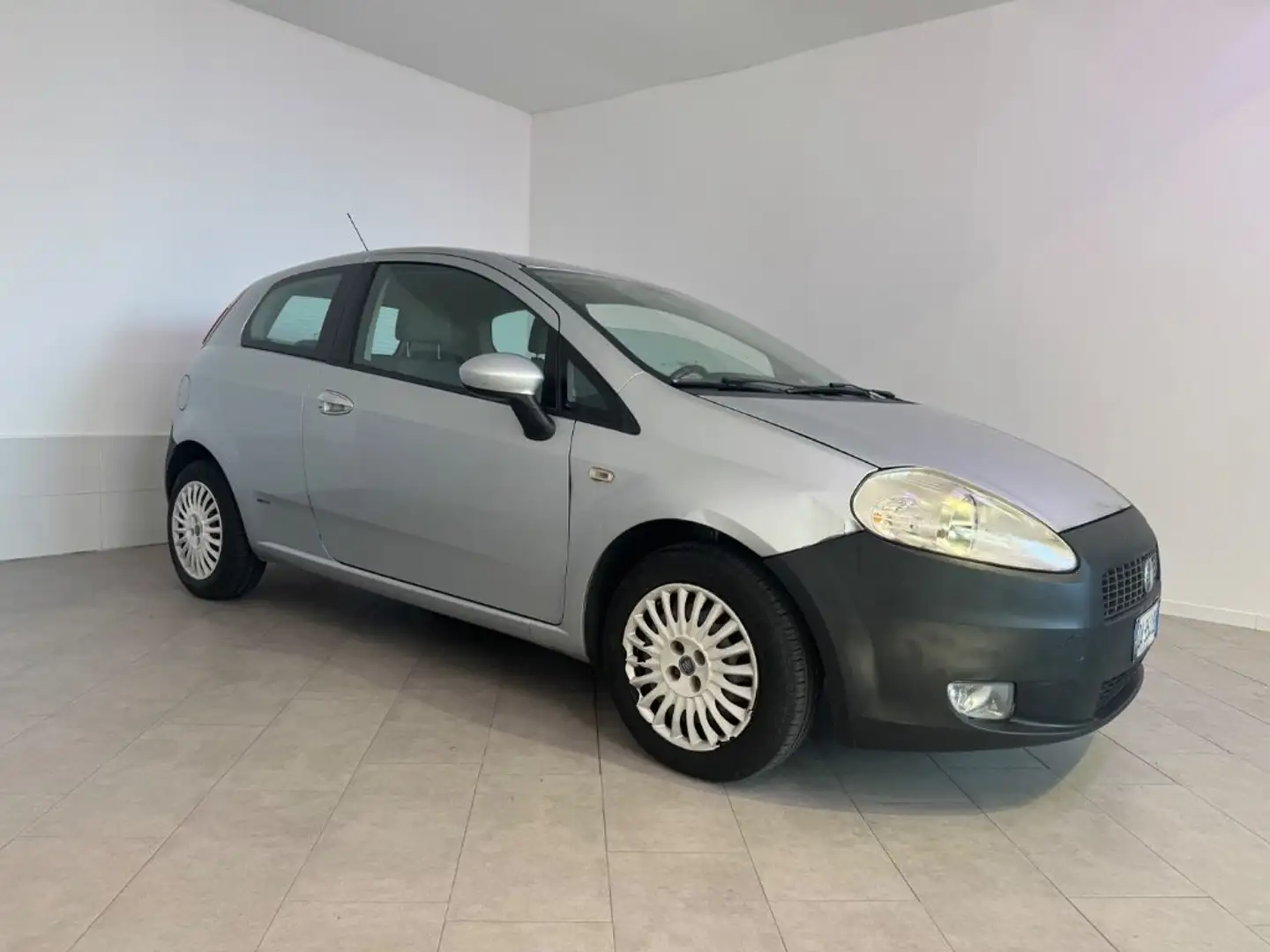 Fiat Grande Punto 1.2 3 porte Dynamic Plateado - 2