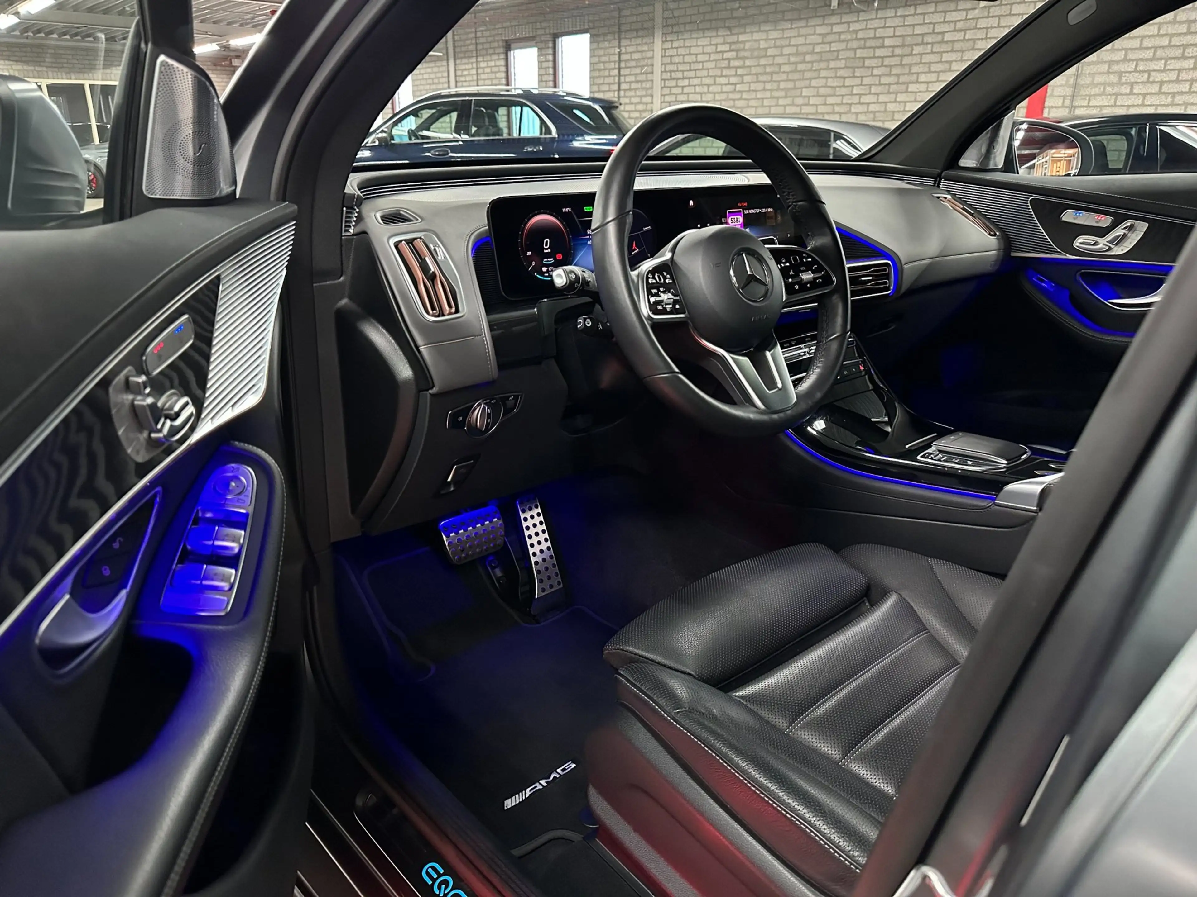 Mercedes-Benz EQC 400 4MATIC, AMG, Massage, Magno, BTW! — photo 3