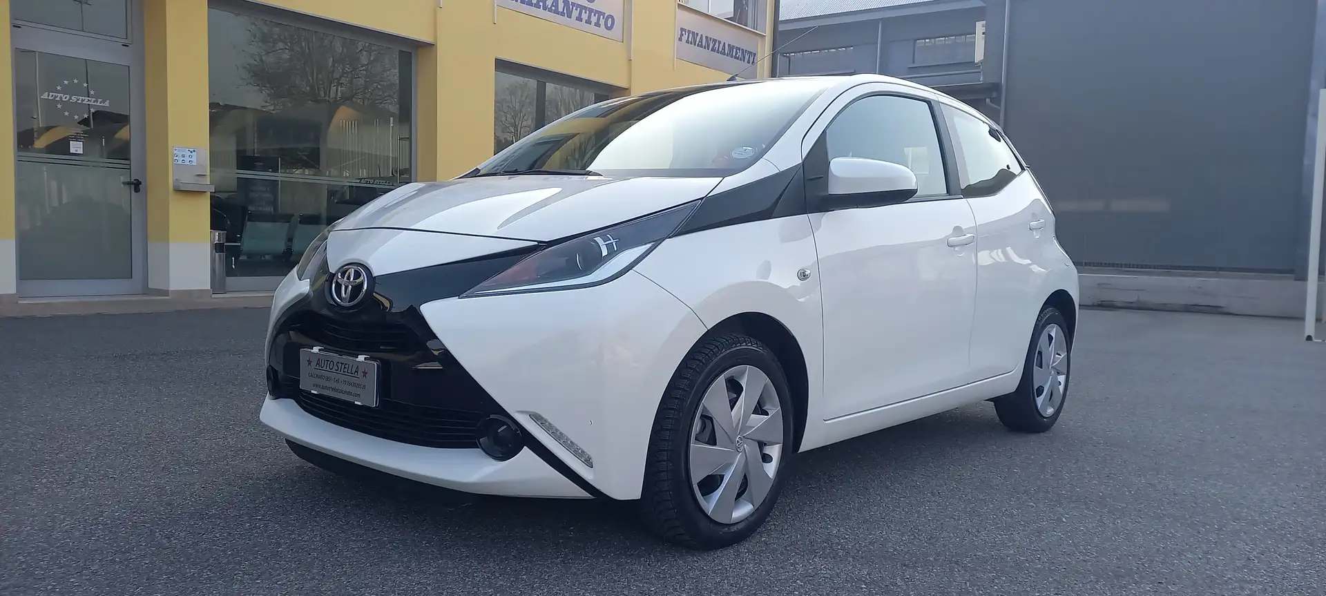 Toyota Aygo Benzina cc. 1.000 Mod. X-Play 5 Porte x Neopatent. Bianco - 1