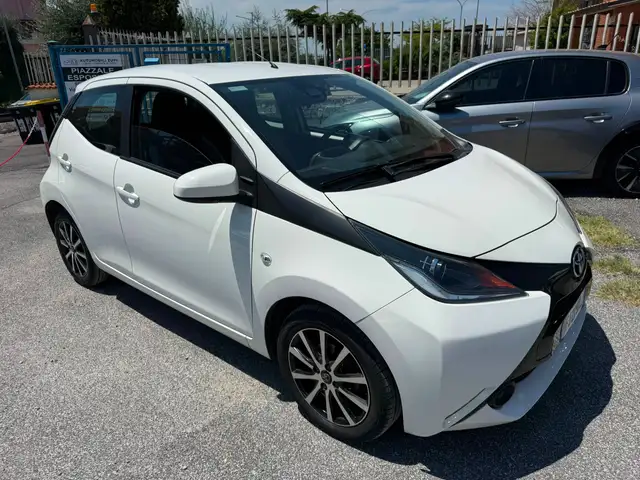 Toyota Aygo view 3