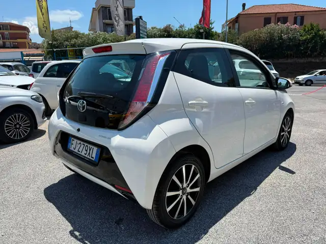 Toyota Aygo view 8