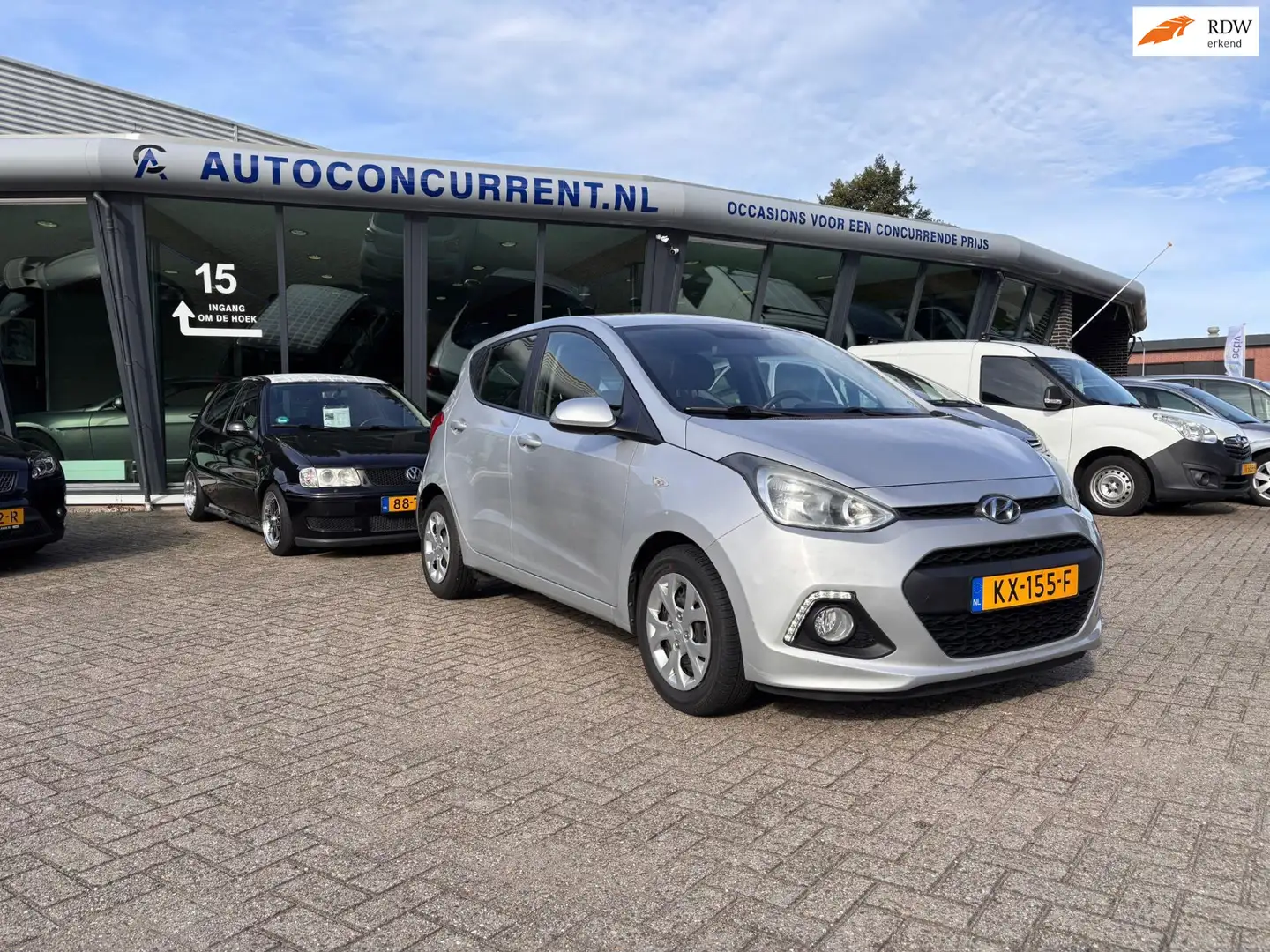 Hyundai i10 1.0i i-Motion Premium, Airco, Inruil mogelijk. Gris - 1