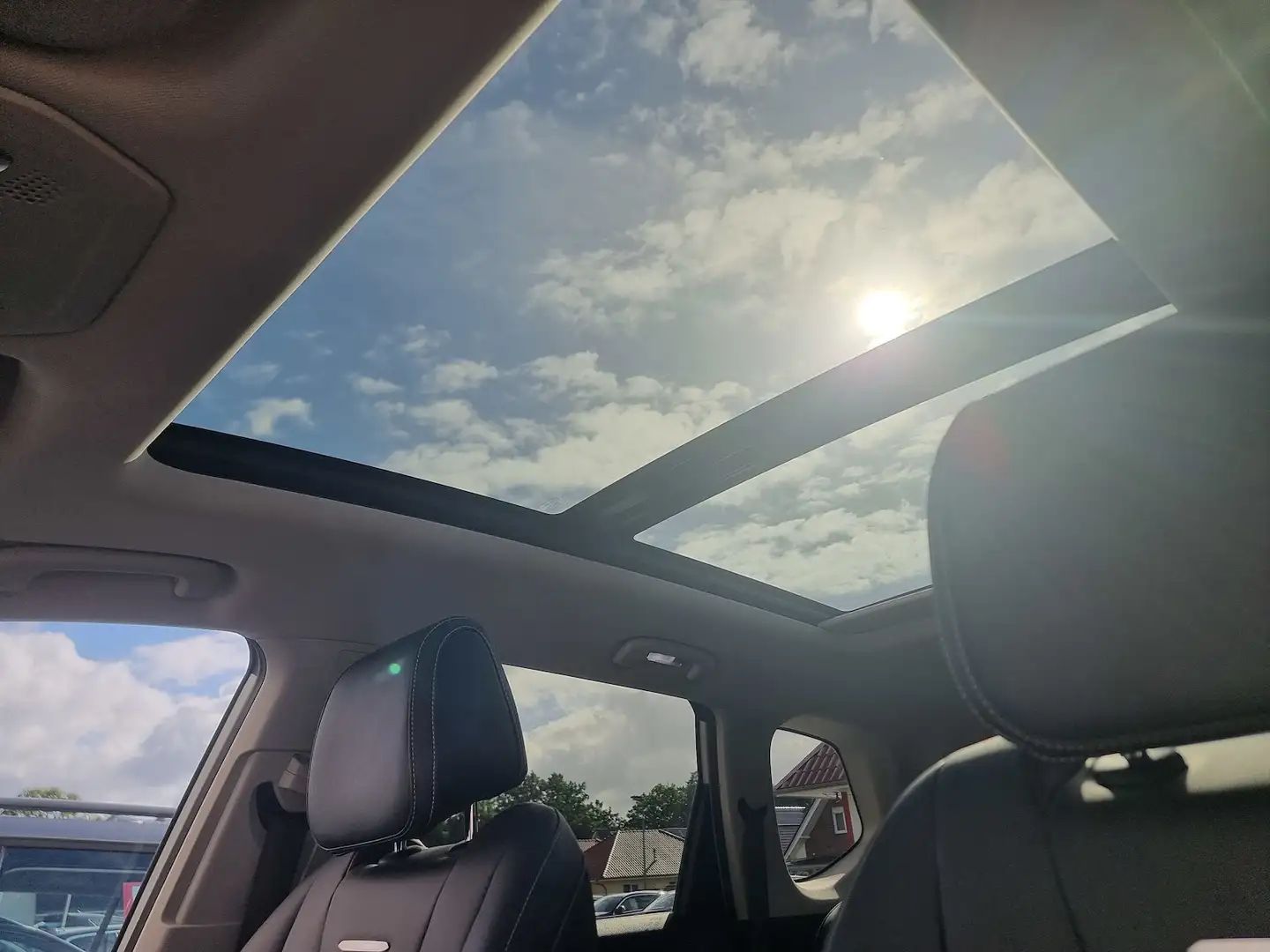 Maxus Euniq 6 LED ACC APP Panorama Leder 70KWh Weiß - 2