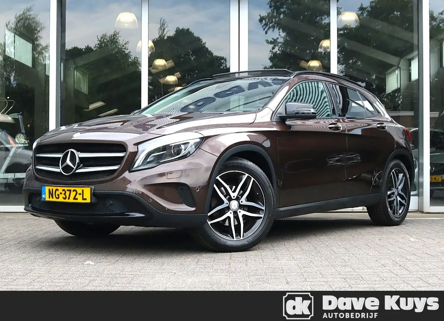 Mercedes-Benz GLA 180 Ambition | Panoramadak Bruin - 1