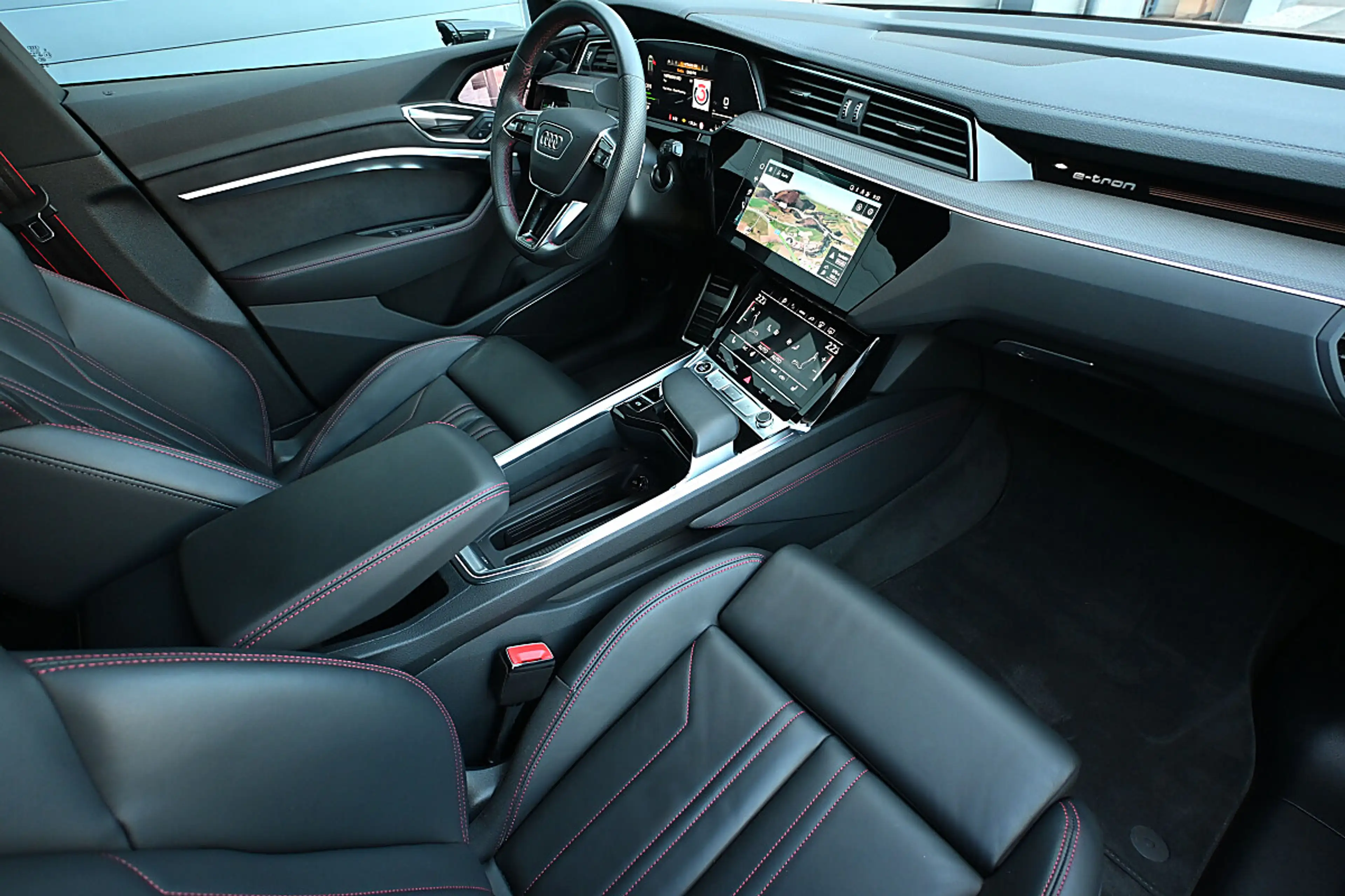 Audi Q8 e-tron Q8 55 e-tron quattro 106kWh S Line NP €127k 22"... — photo 6