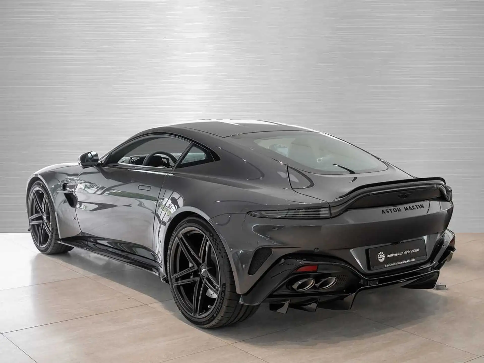 애스턴마틴 밴티지 V8 Coupe 2026 실버 사진 2
