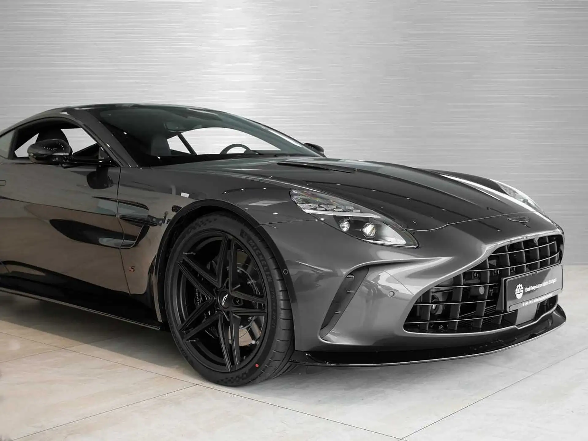 애스턴마틴 밴티지 V8 Coupe 2026 실버 사진 4