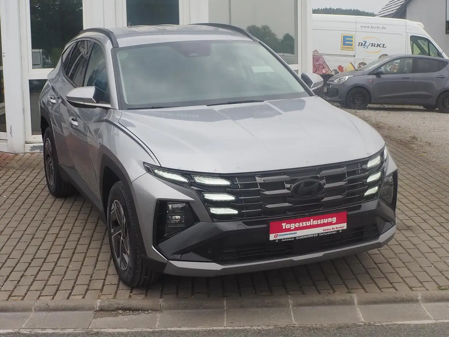 Hyundai TUCSON Essential 1.6 T-GDI DCT MHEV 160 PS Zilver - 1