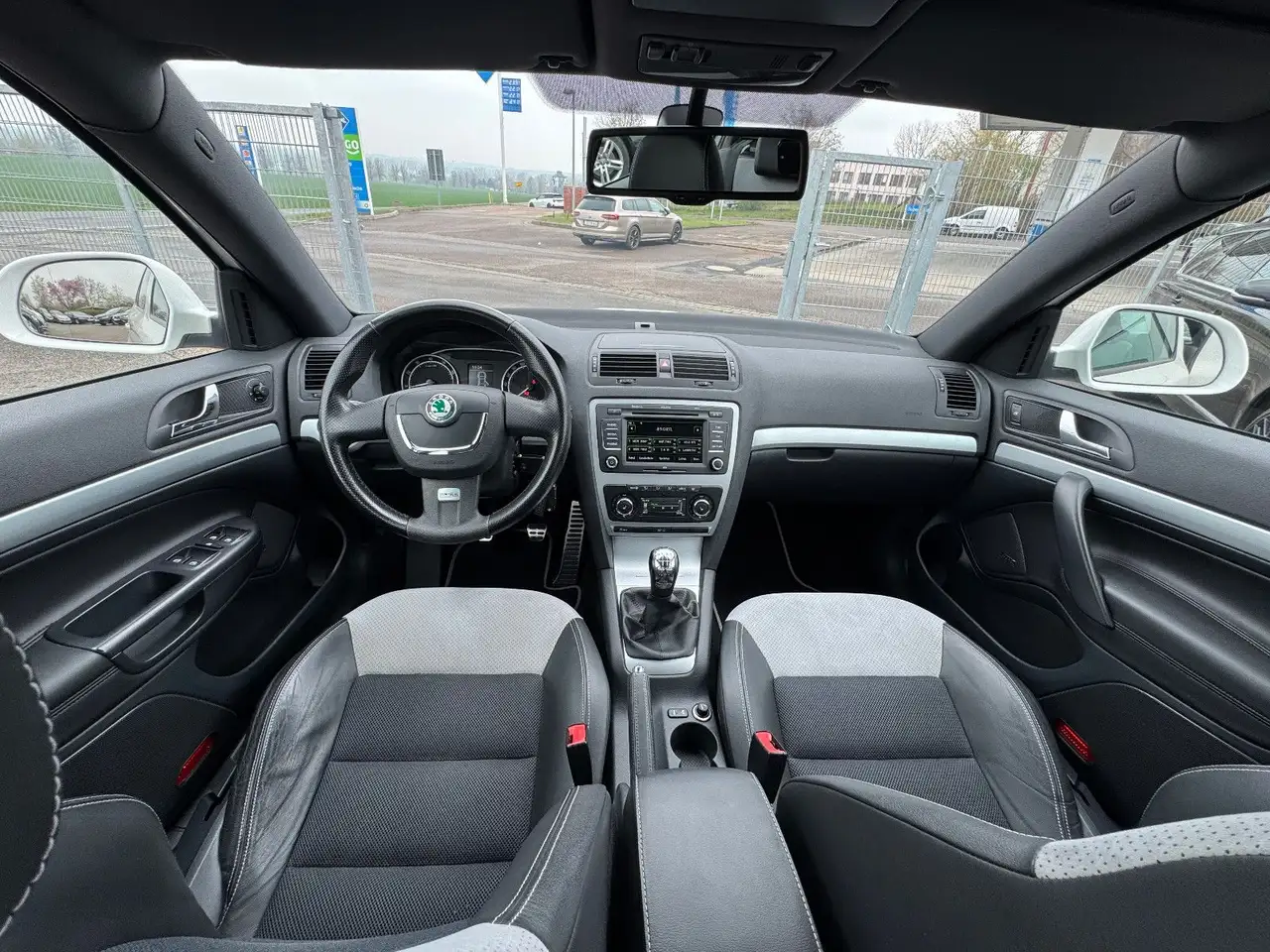 SKODA OCTAVIA RS 2.0 TFSI 200ch - BVM6 - TOIT OUVRANT - CUIR - SIÈGES CHAUFFANTS