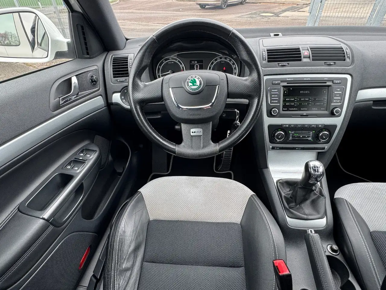 SKODA OCTAVIA RS 2.0 TFSI 200ch - BVM6 - TOIT OUVRANT - CUIR - SIÈGES CHAUFFANTS