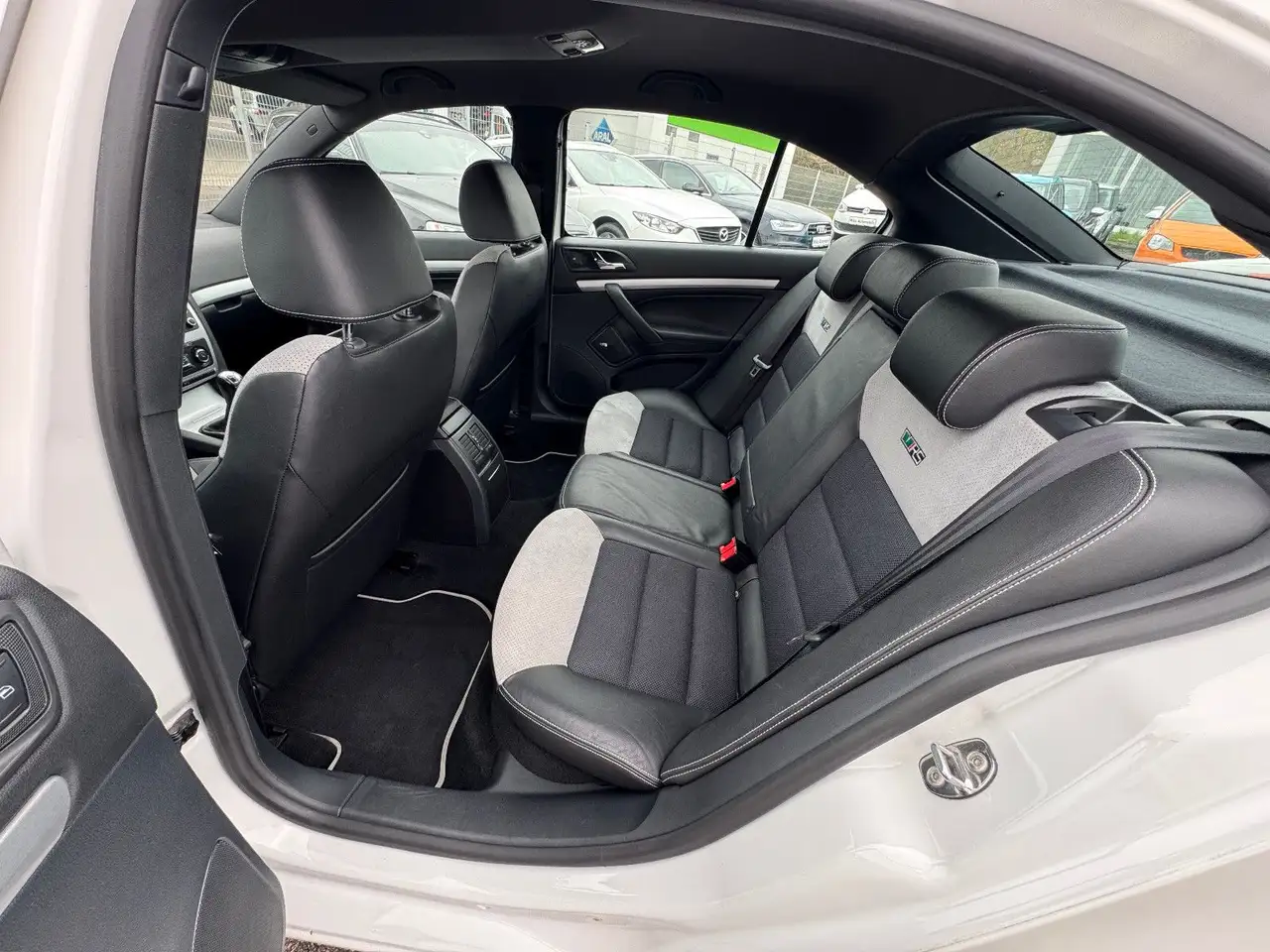 SKODA OCTAVIA RS 2.0 TFSI 200ch - BVM6 - TOIT OUVRANT - CUIR - SIÈGES CHAUFFANTS