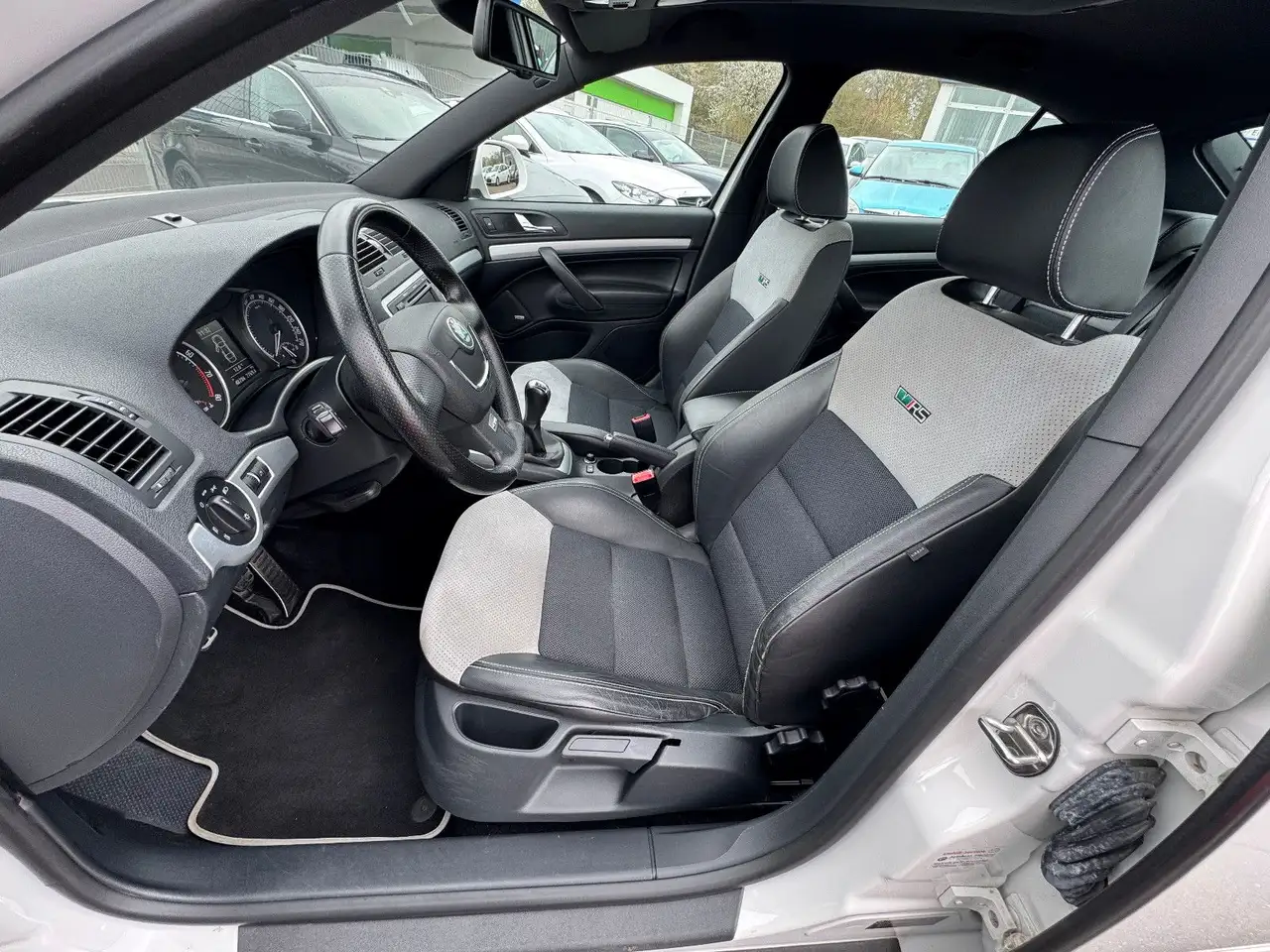 SKODA OCTAVIA RS 2.0 TFSI 200ch - BVM6 - TOIT OUVRANT - CUIR - SIÈGES CHAUFFANTS