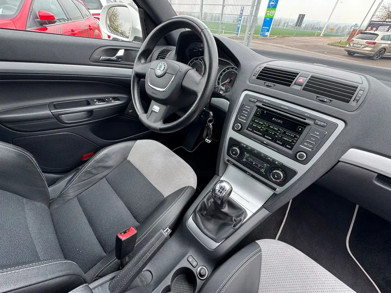 SKODA OCTAVIA RS 2.0 TFSI 200ch - BVM6 - TOIT OUVRANT - CUIR - SIÈGES CHAUFFANTS