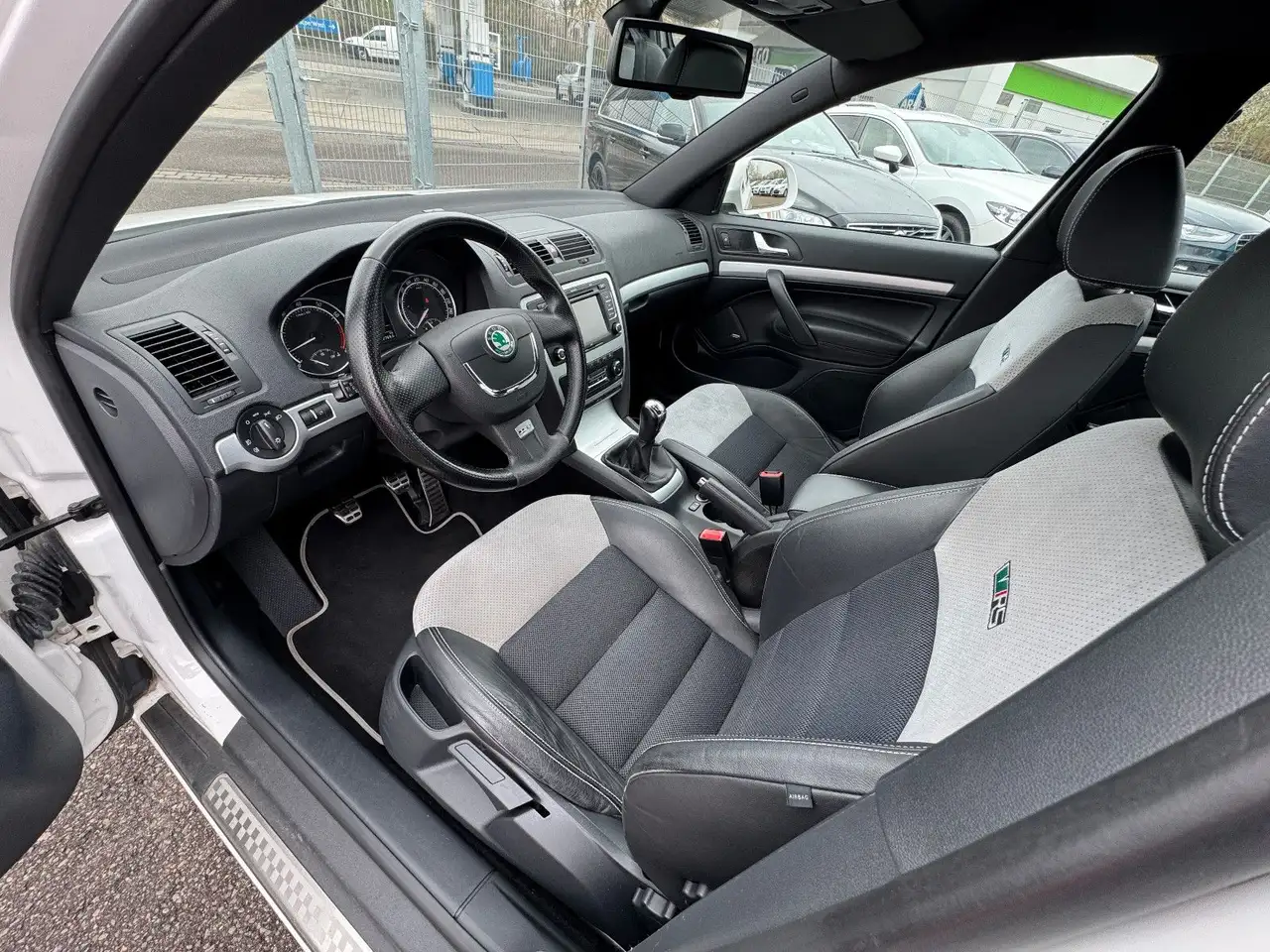 SKODA OCTAVIA RS 2.0 TFSI 200ch - BVM6 - TOIT OUVRANT - CUIR - SIÈGES CHAUFFANTS