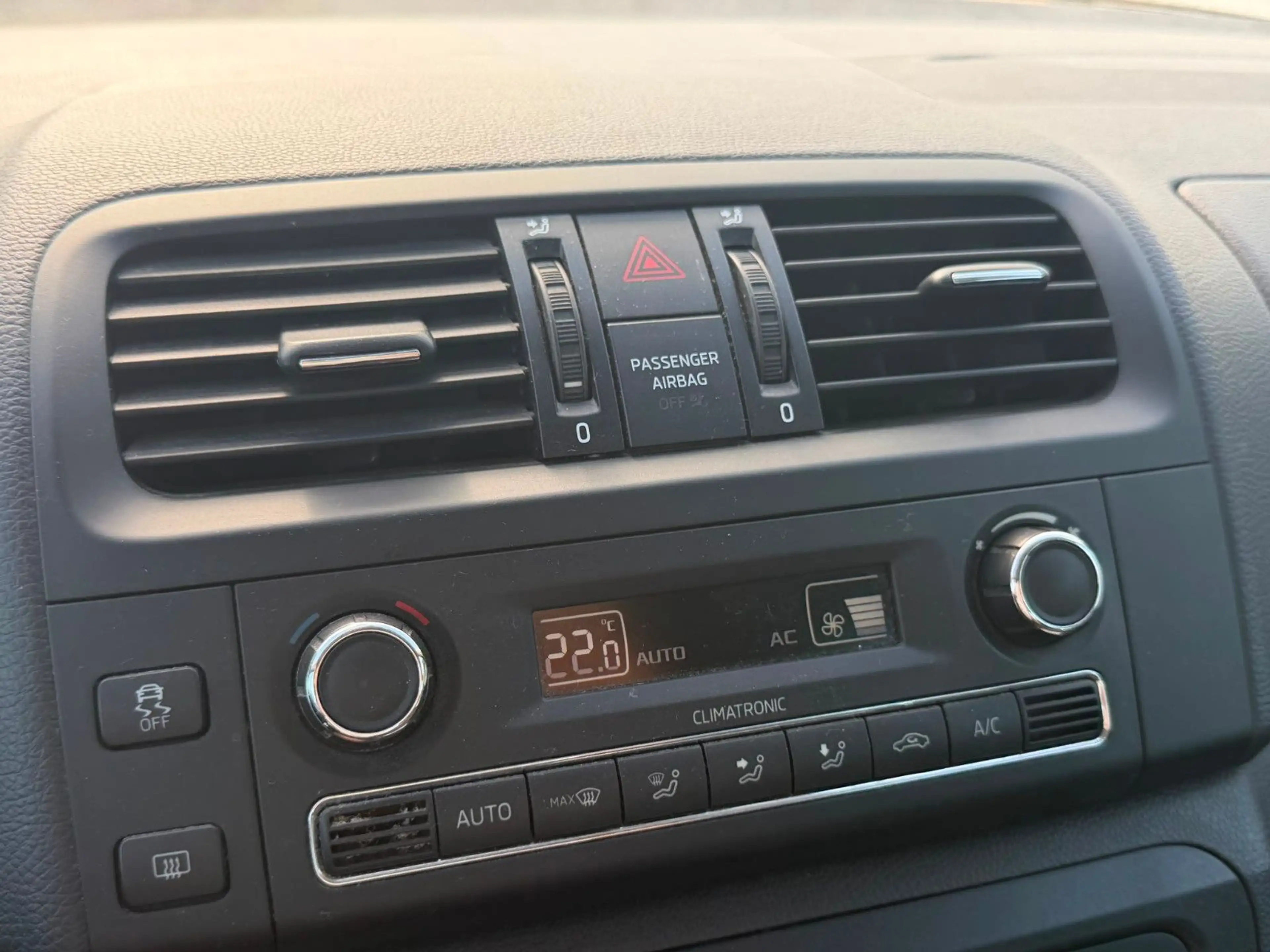 Skoda Roomster Ambition 1.2 TSI Klimaautomatik PDC SHZ — photo 13