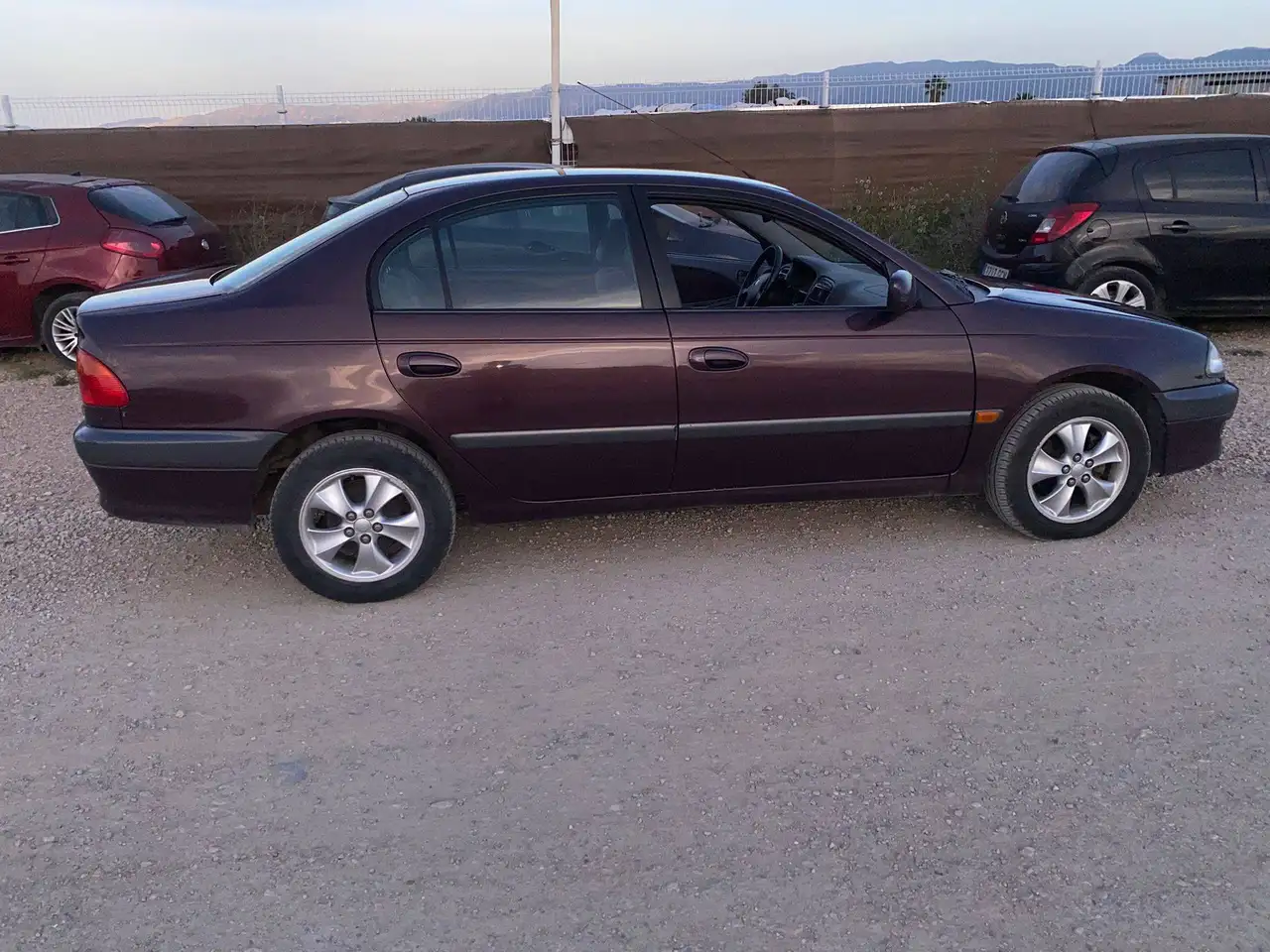 Toyota Avensis 1.6 Terra Terra, foto 4