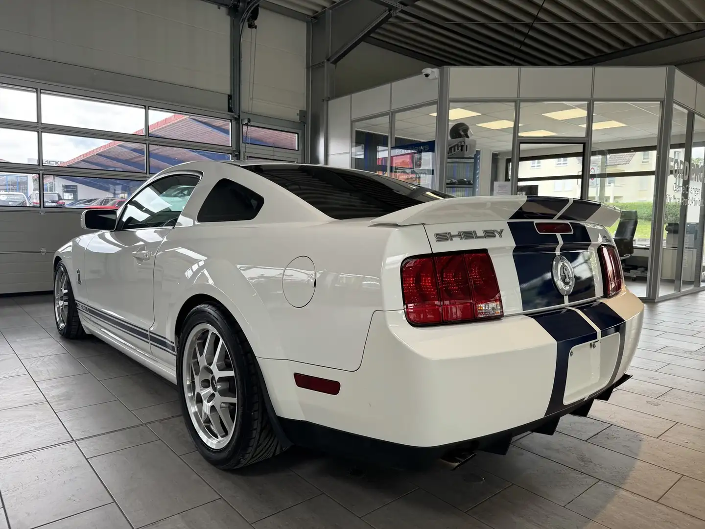 Ford Mustang Shelby GT 500 SVT Alb - 2