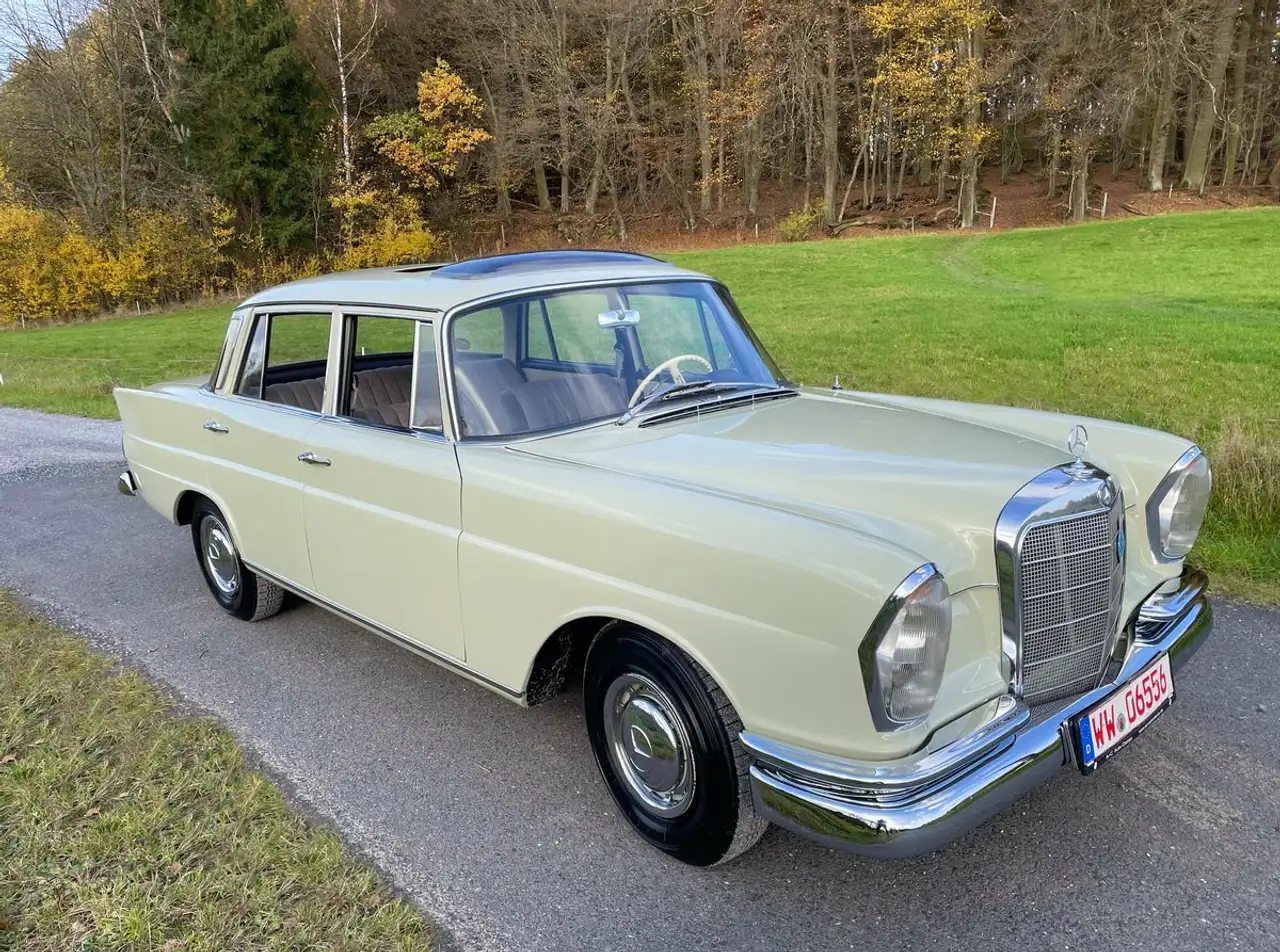 Mercedes-Benz 220 B, Heckflosse, foto 4