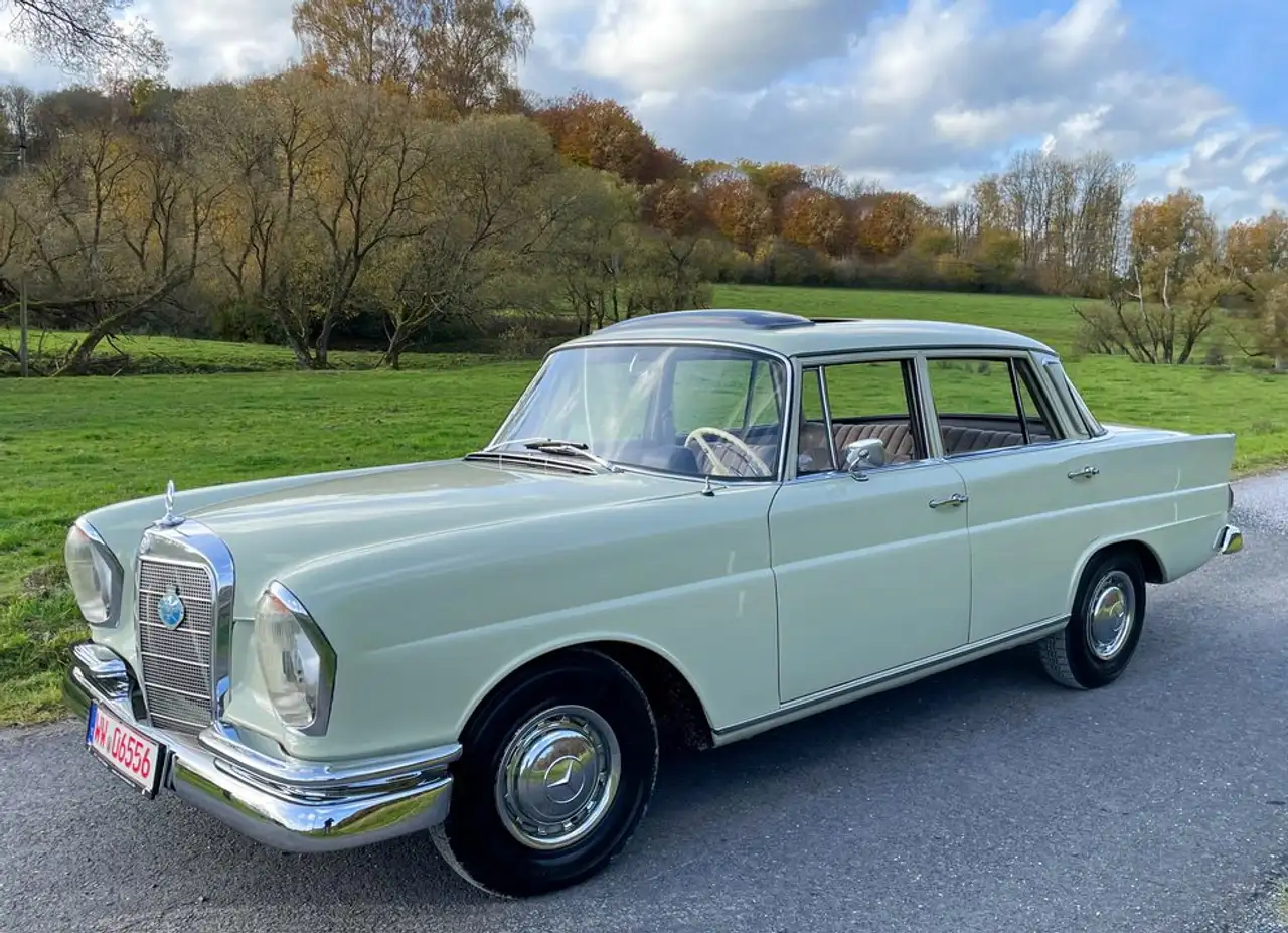 Mercedes-Benz 220 B, Heckflosse, foto 3