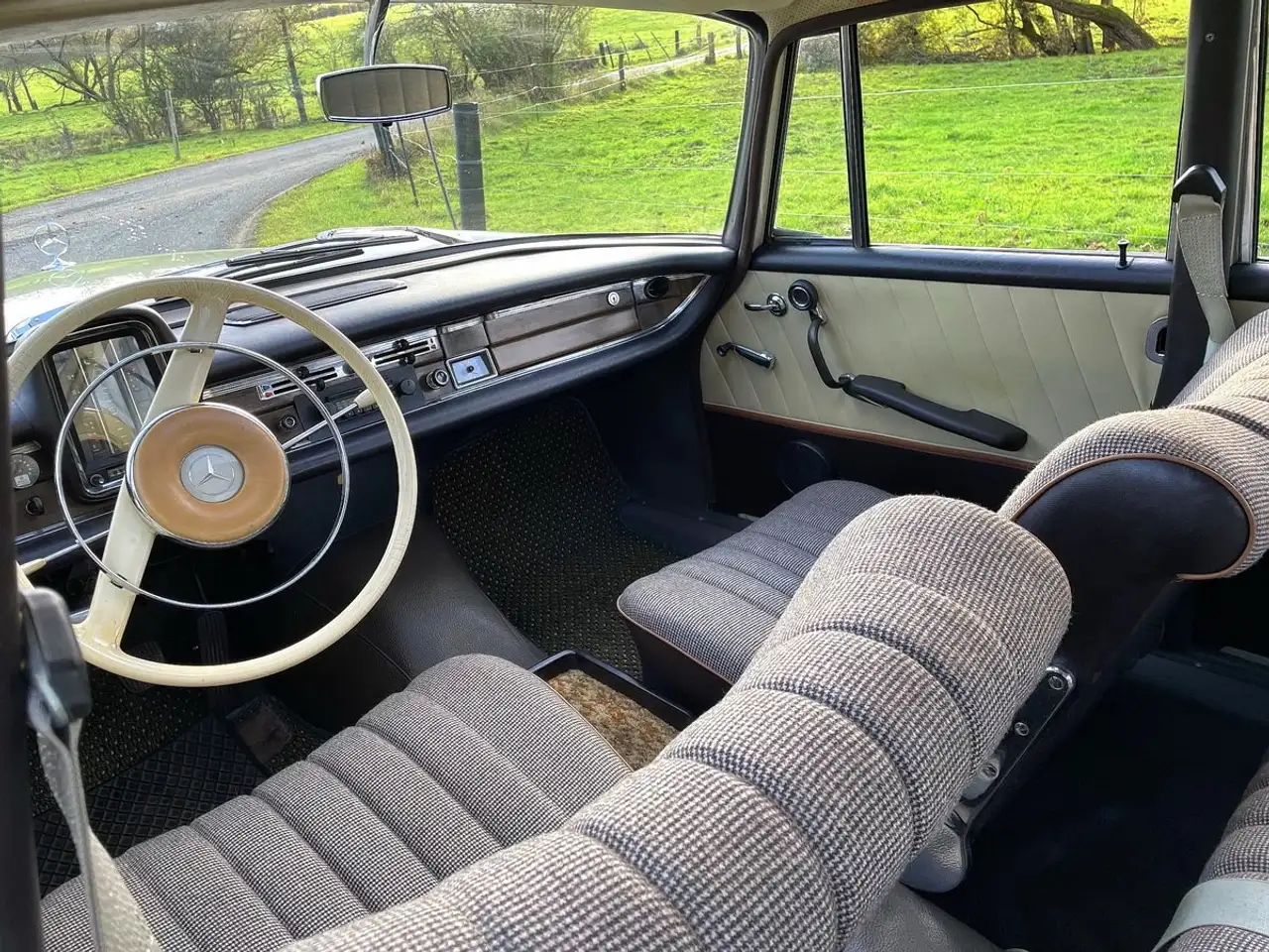 Mercedes-Benz 220 B, Heckflosse, foto 8