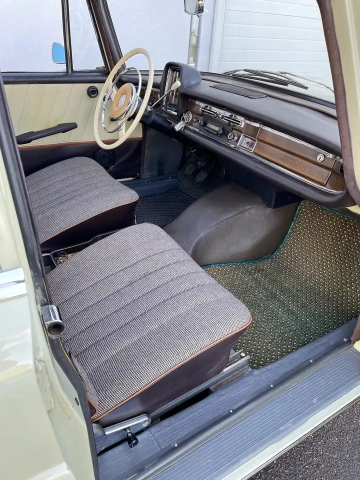 Mercedes-Benz 220 B, Heckflosse, foto 10