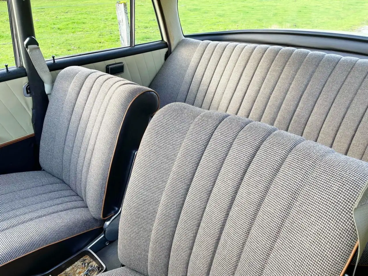 Mercedes-Benz 220 B, Heckflosse, foto 11
