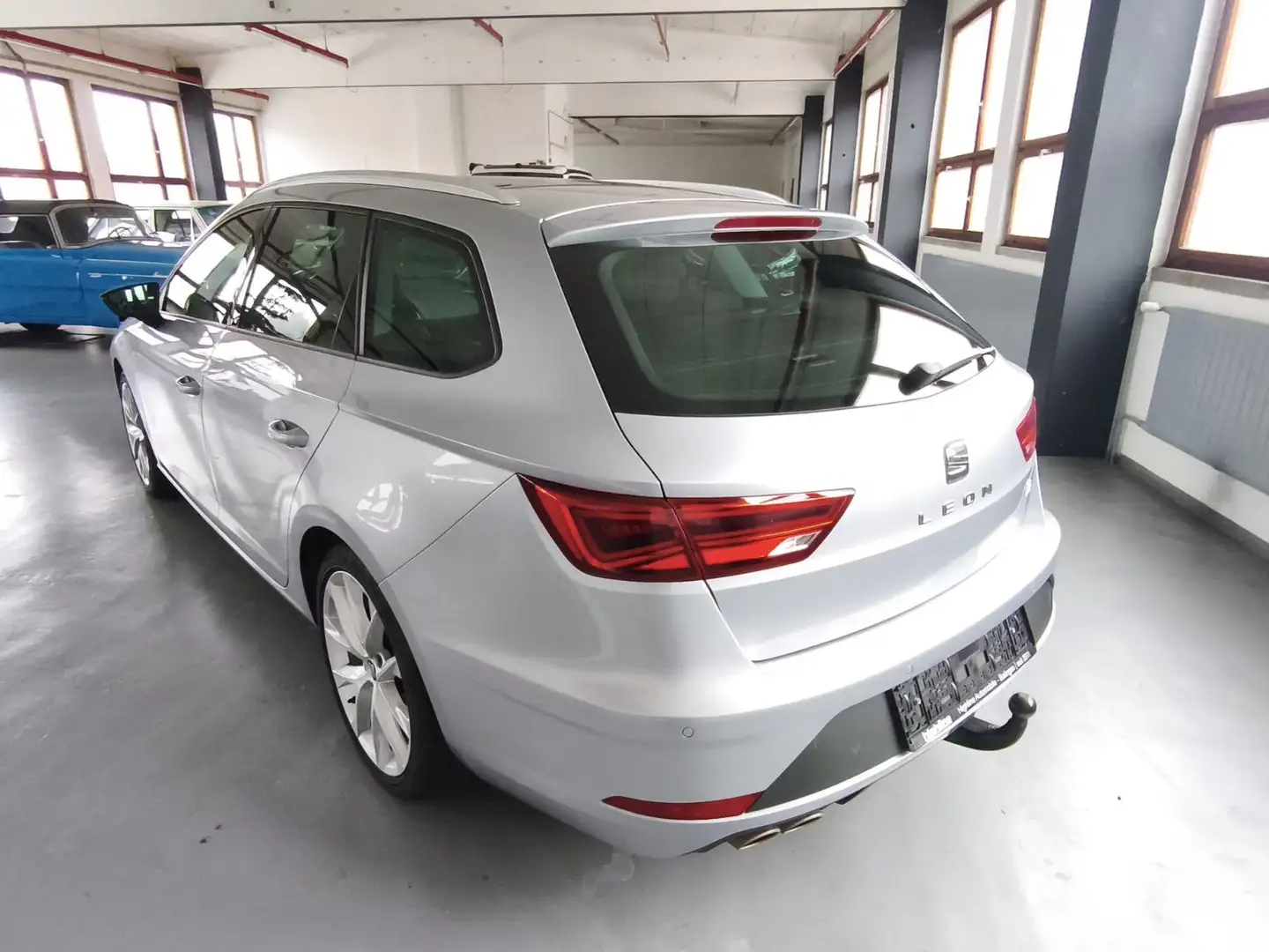 SEAT Leon ST FR - 1,5 TSI 150 PS,LED,Panoramadach,AHK Silber - 2