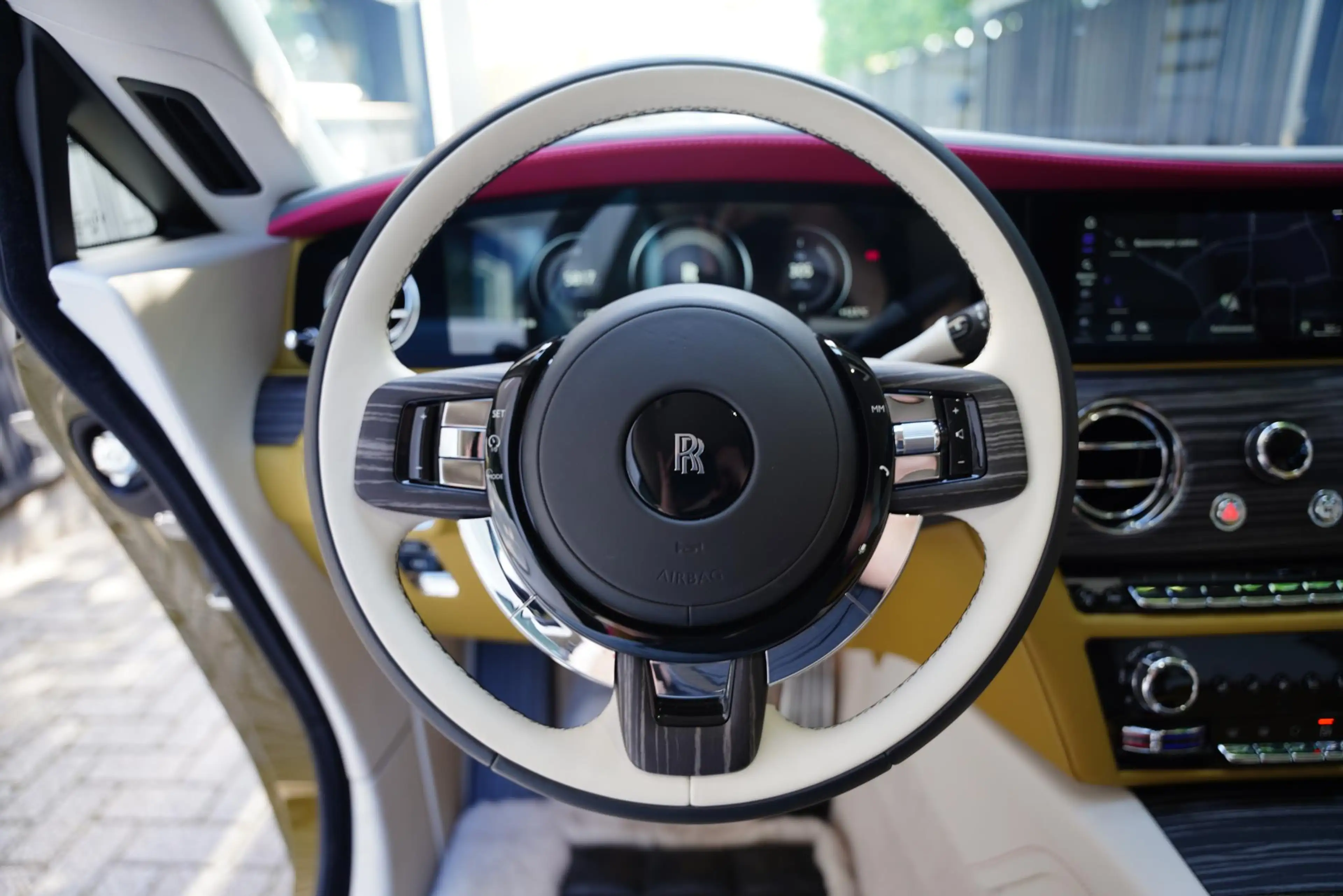Rolls-Royce Spectre AWD 102 kWh / NL-Auto / Multicolor — photo 6