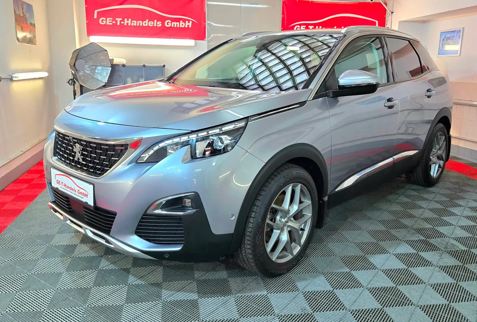 Peugeot 3008 1,6 Blue HDi 120 Sport-Line LED Leder Navi Aut. Grau - 1