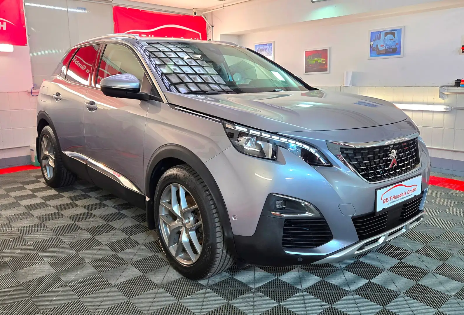 Peugeot 3008 1,6 Blue HDi 120 Sport-Line LED Leder Navi Aut. Grau - 2