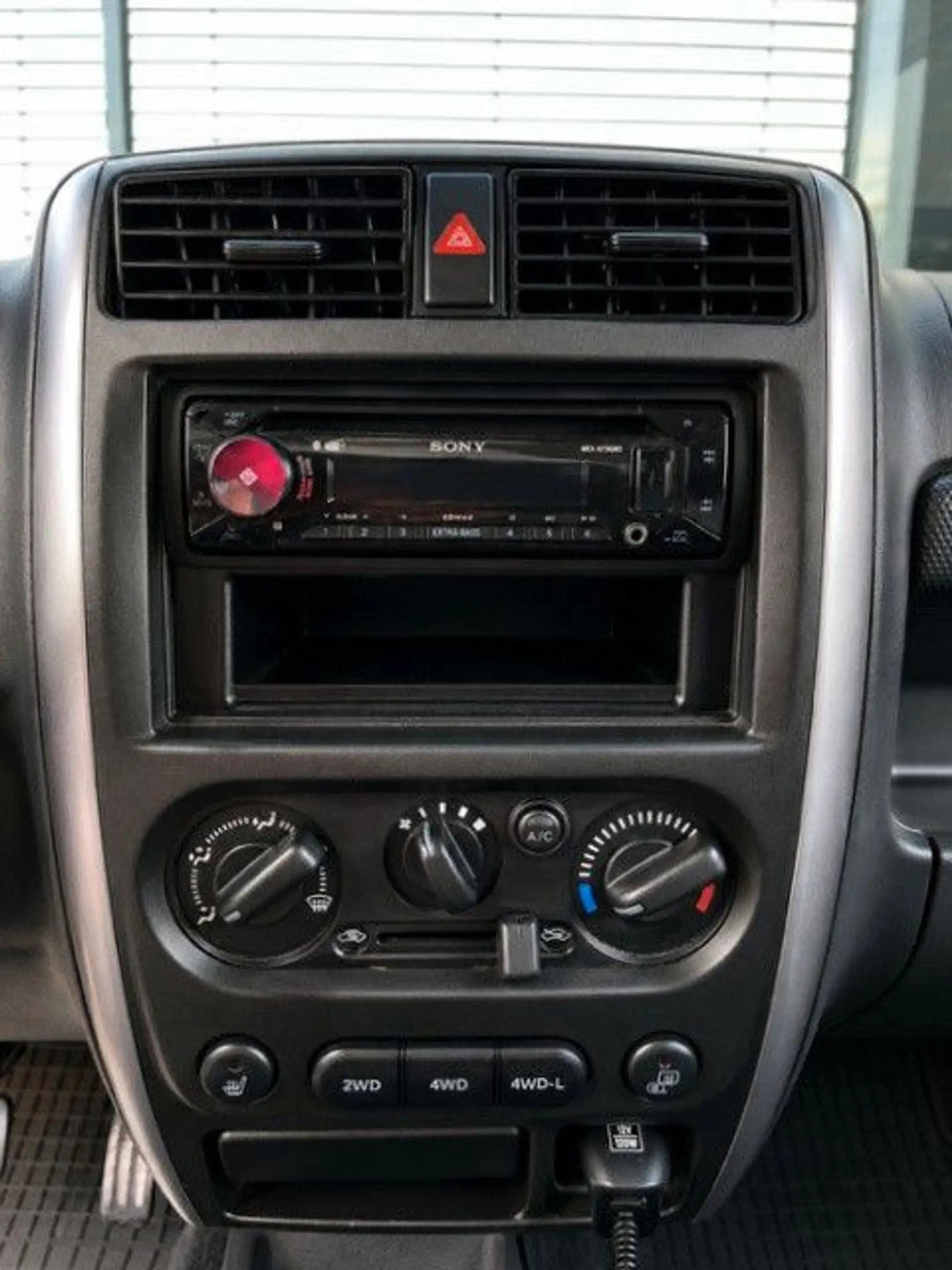 Suzuki Jimny Ranger 1,3 Comfort — photo 10