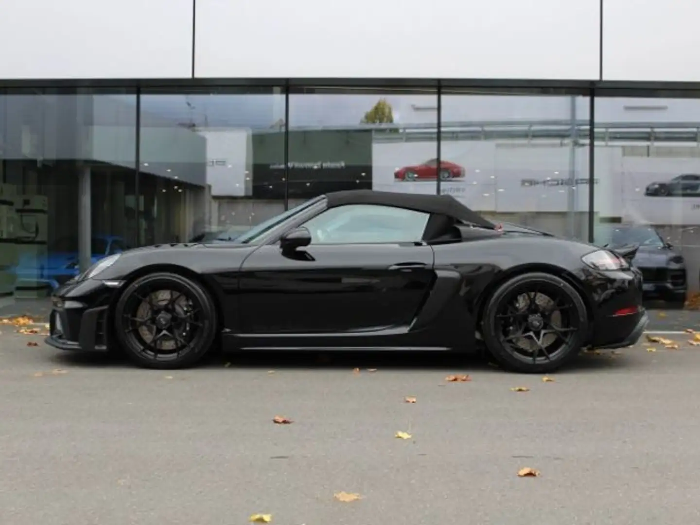 Porsche 718 Spyder RS Schwarz - 2