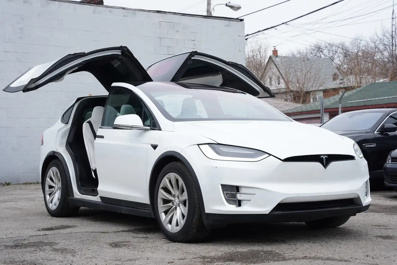Tesla Model X fotografie Tesla Model X