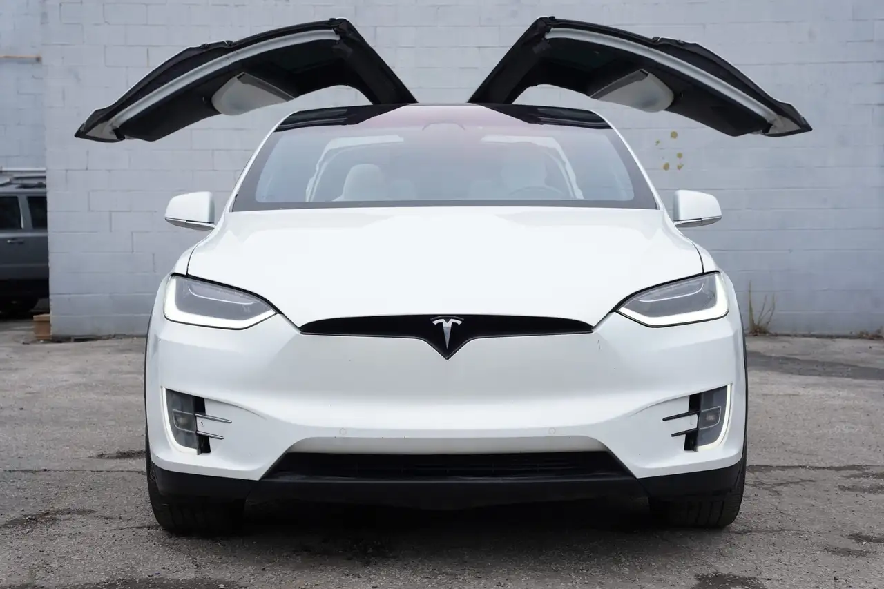 Tesla Model X fotografie Tesla Model X