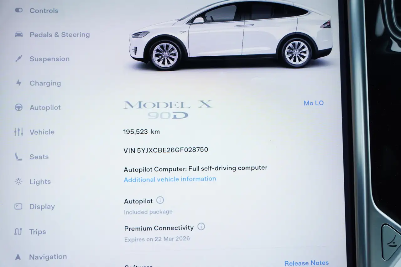 Tesla Model X fotografie Tesla Model X