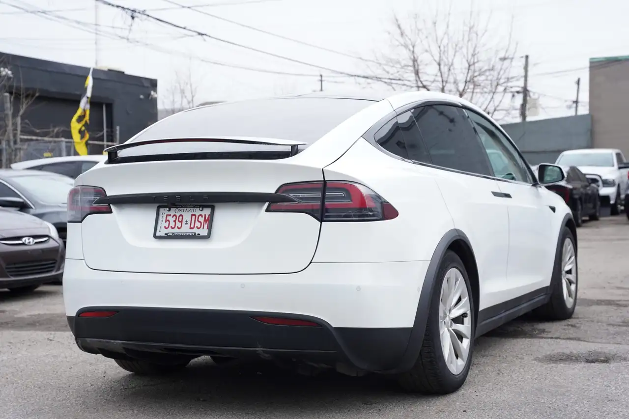 Tesla Model X fotografie Tesla Model X