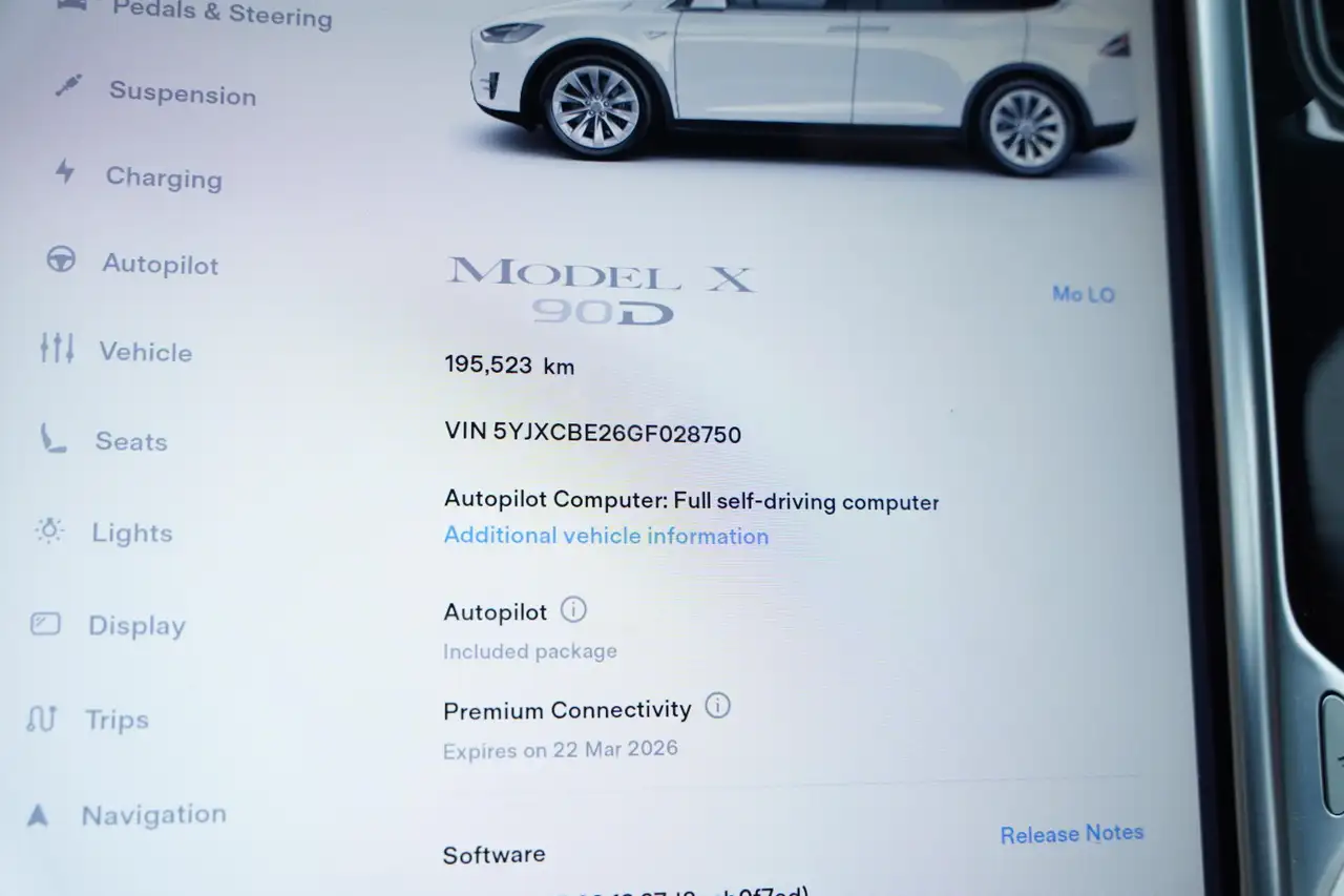 Tesla Model X fotografie Tesla Model X