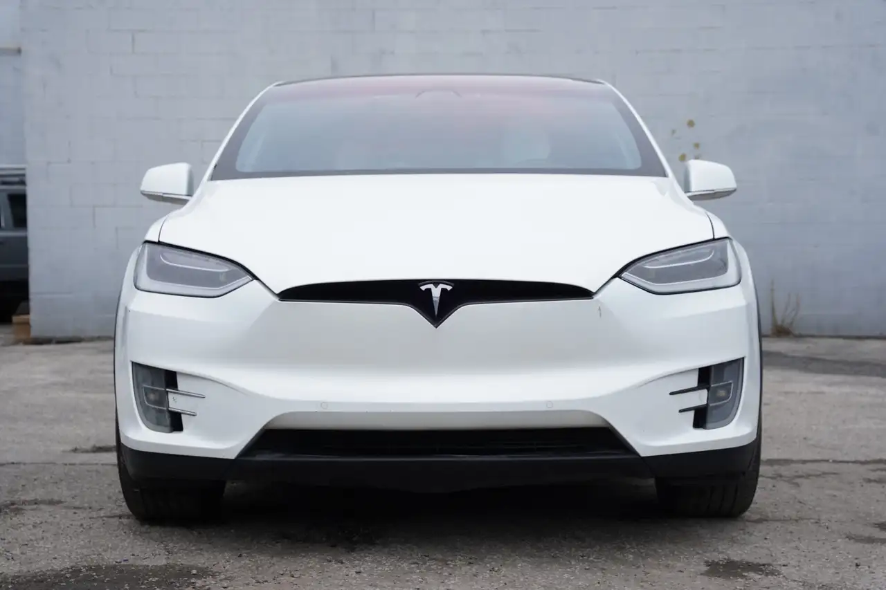 Tesla Model X fotografie Tesla Model X