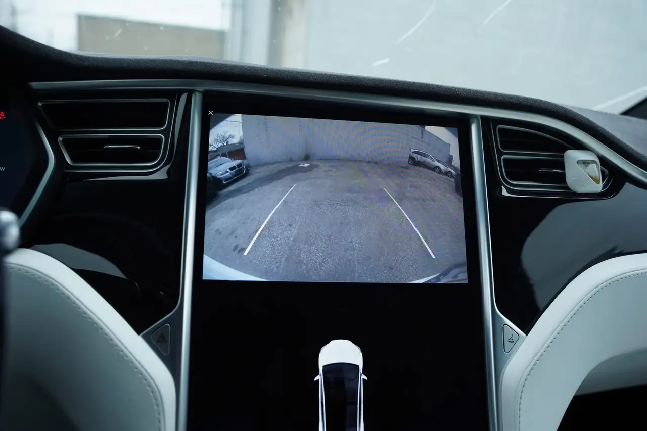 Tesla Model X fotografie Tesla Model X