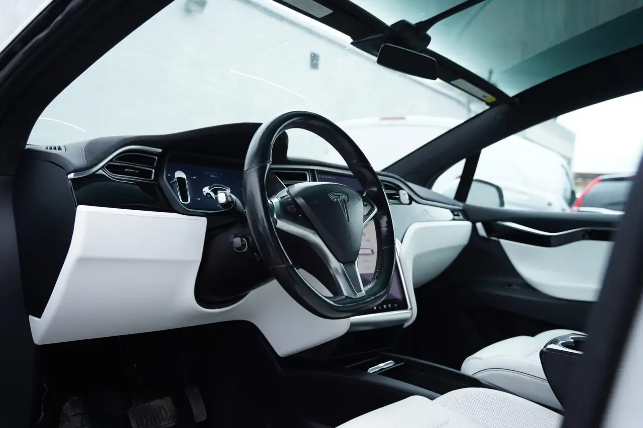 Tesla Model X fotografie Tesla Model X