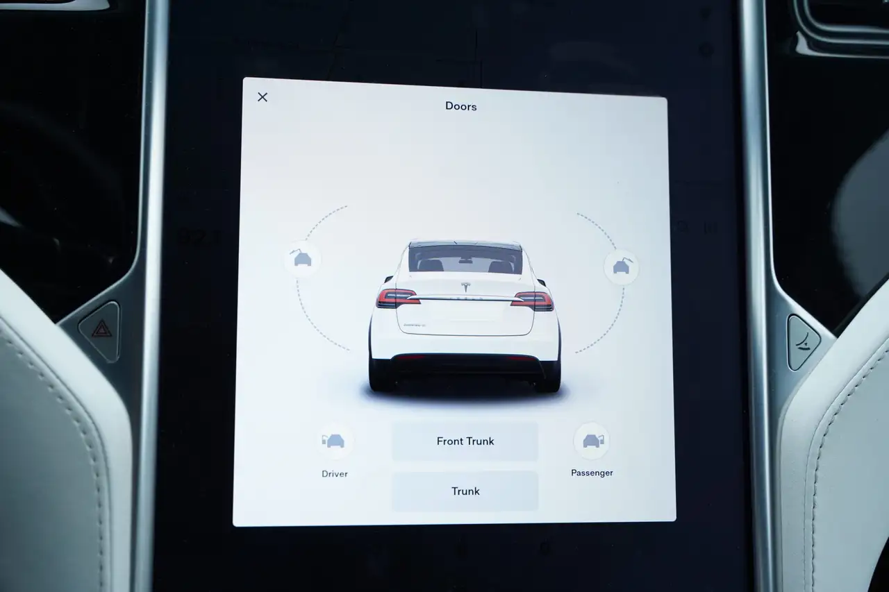 Tesla Model X fotografie Tesla Model X