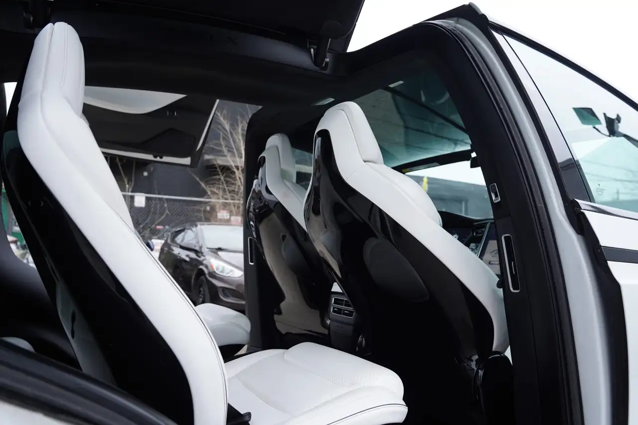 Tesla Model X fotografie Tesla Model X
