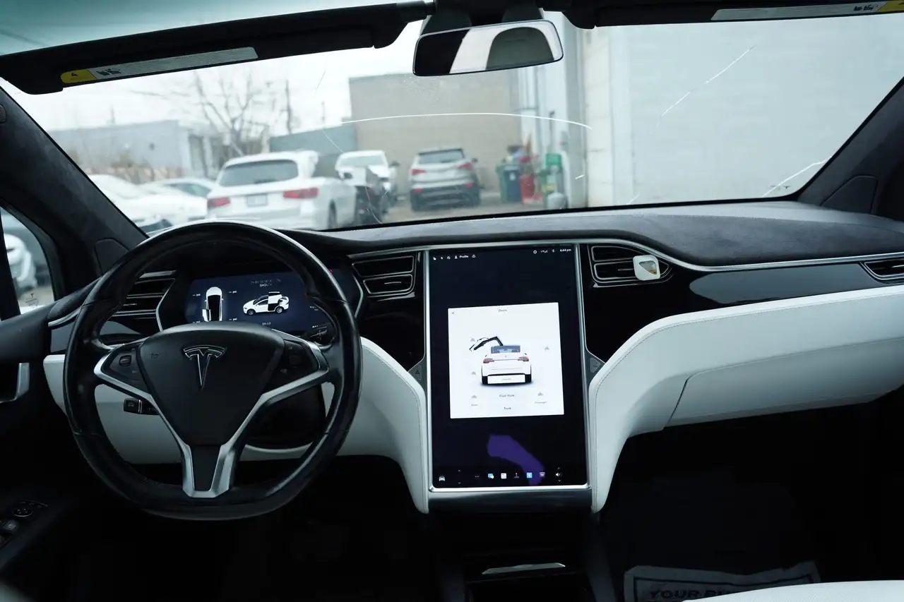 Tesla Model X fotografie Tesla Model X