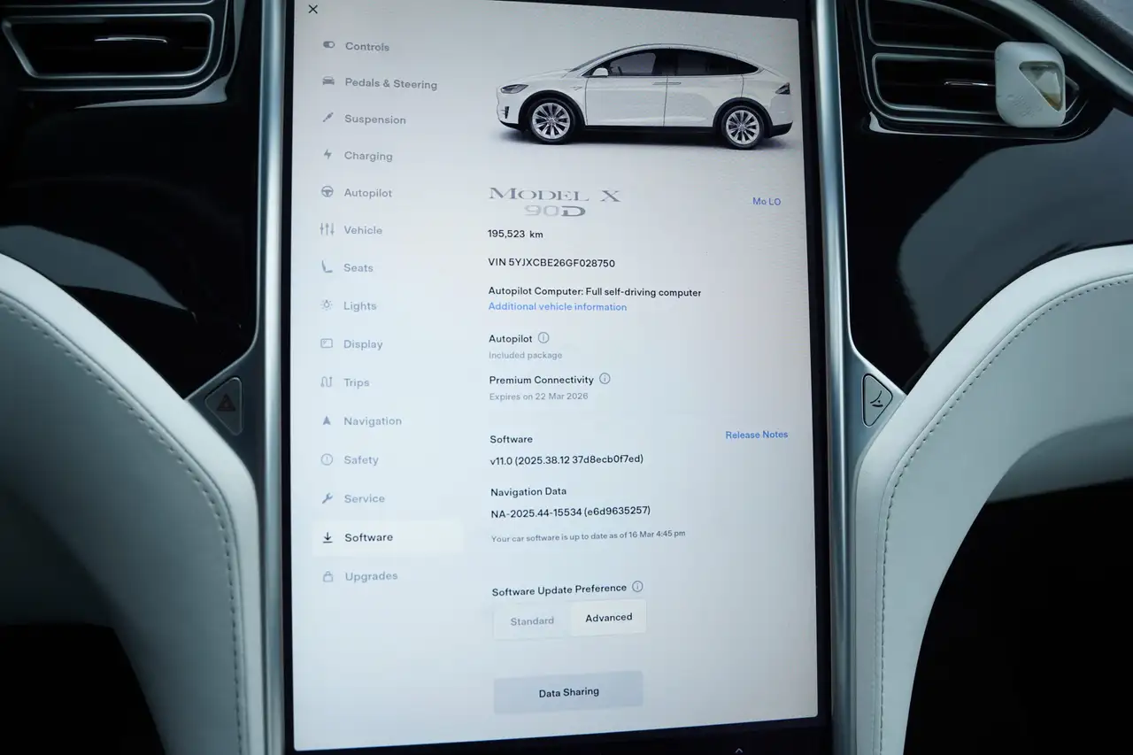 Tesla Model X fotografie Tesla Model X