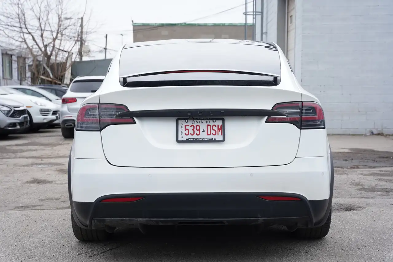 Tesla Model X fotografie Tesla Model X